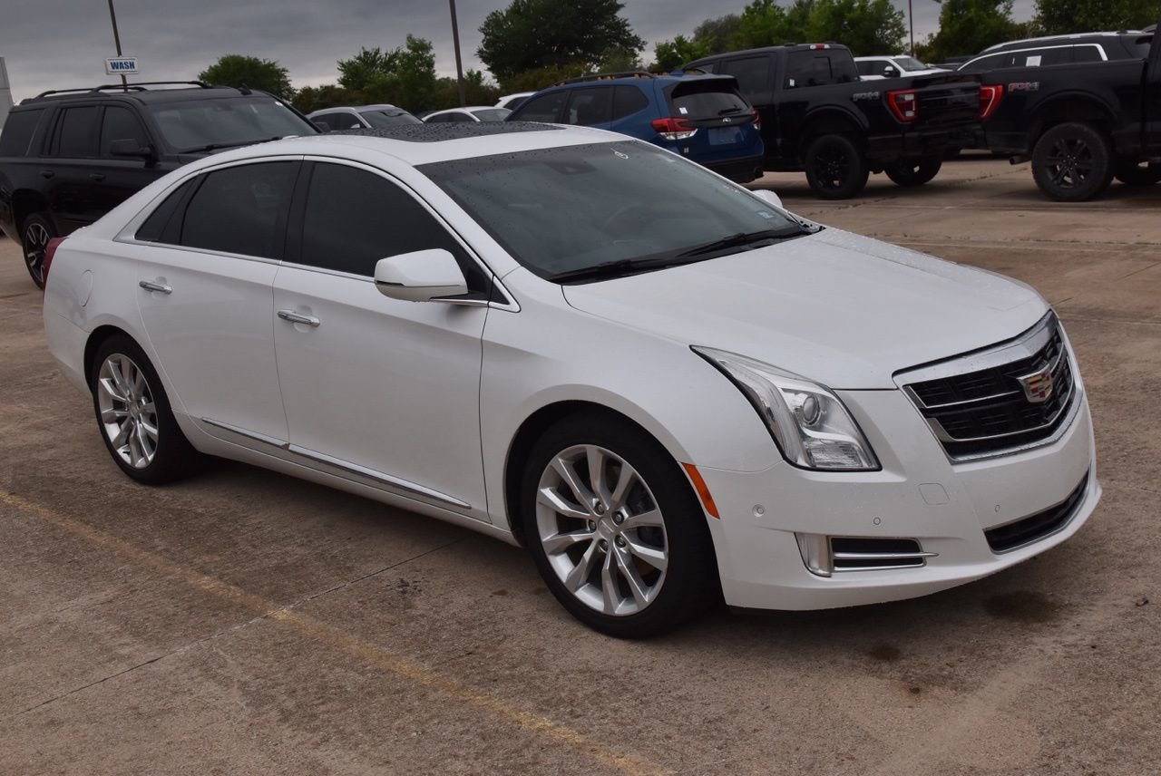 Used 2016 Cadillac XTS Luxury w/ Driver Awareness Package FWD image 4