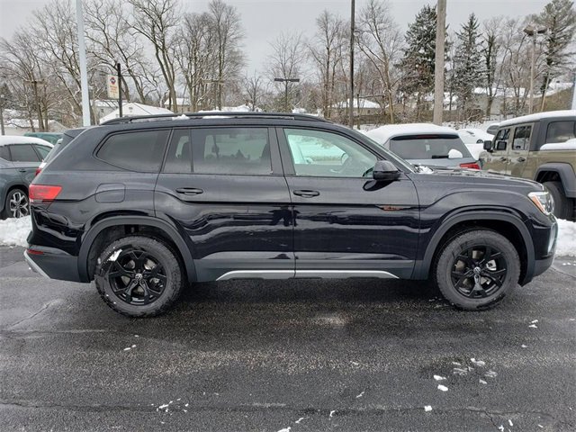 New 2026 Volkswagen Atlas Peak Edition image 2