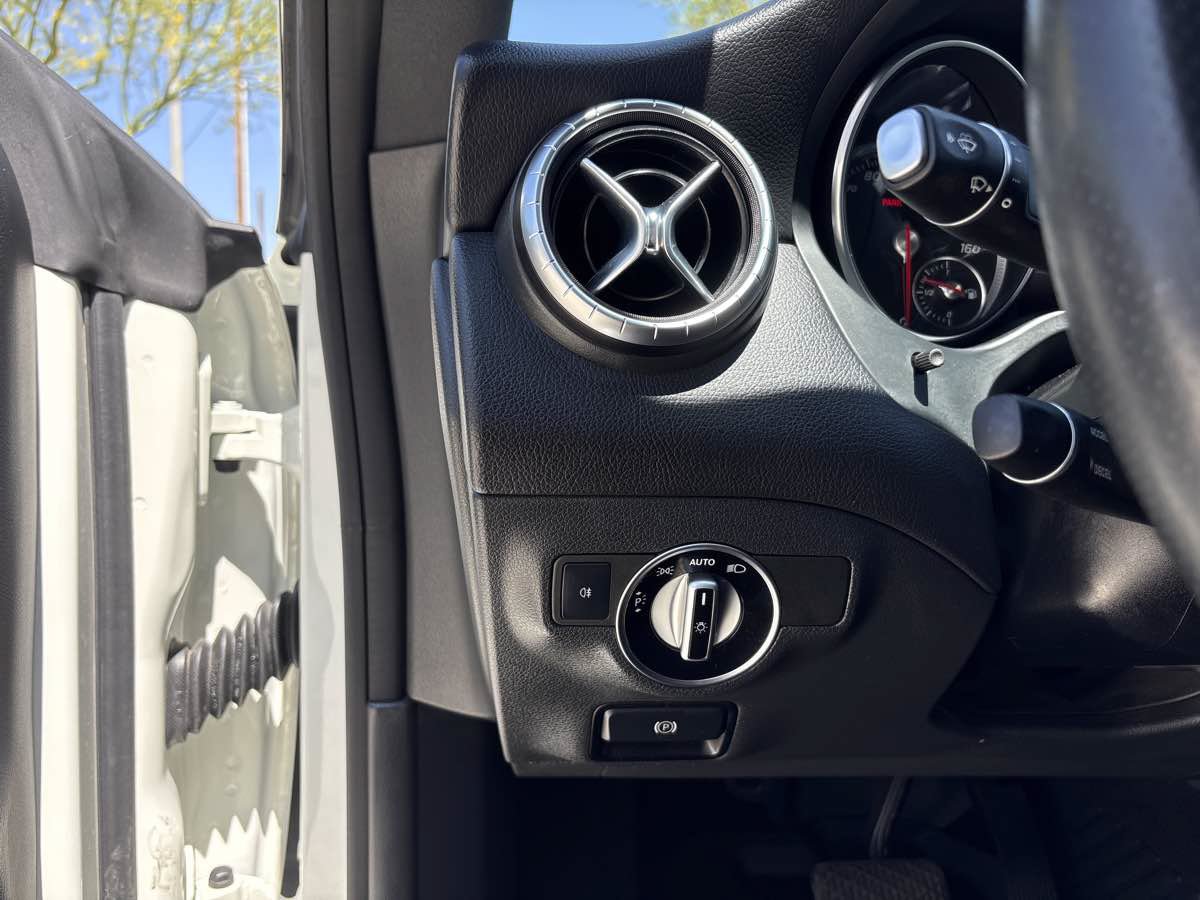 Used 2018 Mercedes-Benz CLA 250 image 20