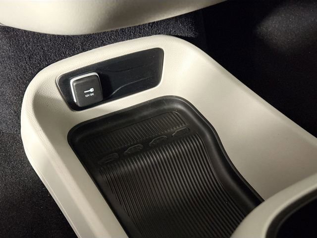 Used 2023 Chrysler Pacifica Touring-L image 37