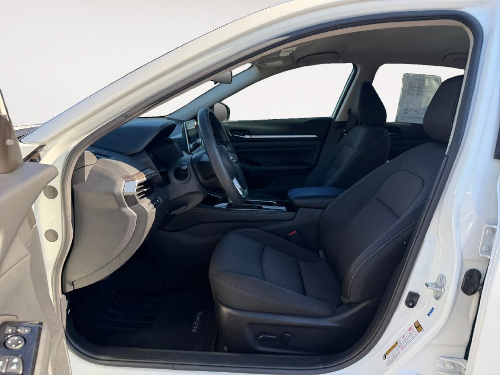 Used 2023 Nissan Altima 2.5 SV AWD/4WD image 7