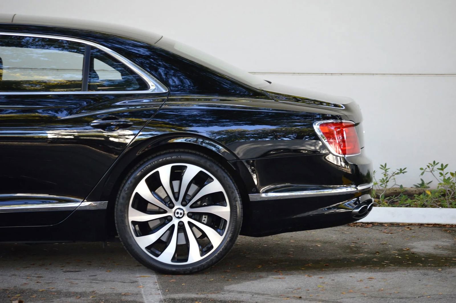 Used 2022 Bentley Flying Spur V8 image 9
