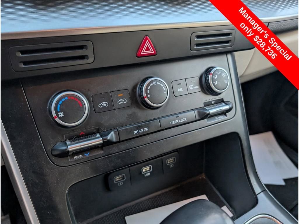 Used 2024 Kia Carnival LX image 19