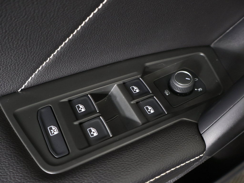 Used 2024 Volkswagen Tiguan SE R-Line AWD/4WD image 40