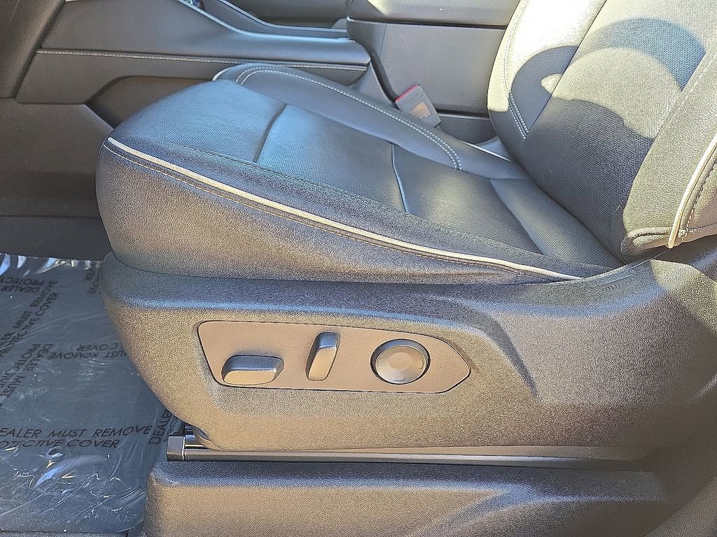 Used 2023 Chevrolet Suburban Premier image 27