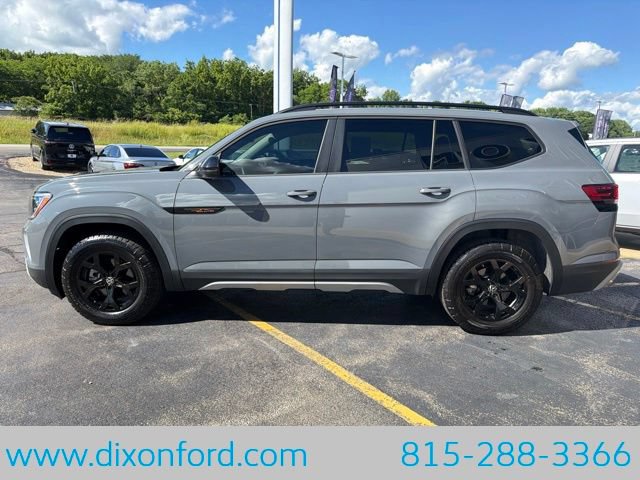 Used 2025 Volkswagen Atlas Peak Edition SE AWD/4WD image 5