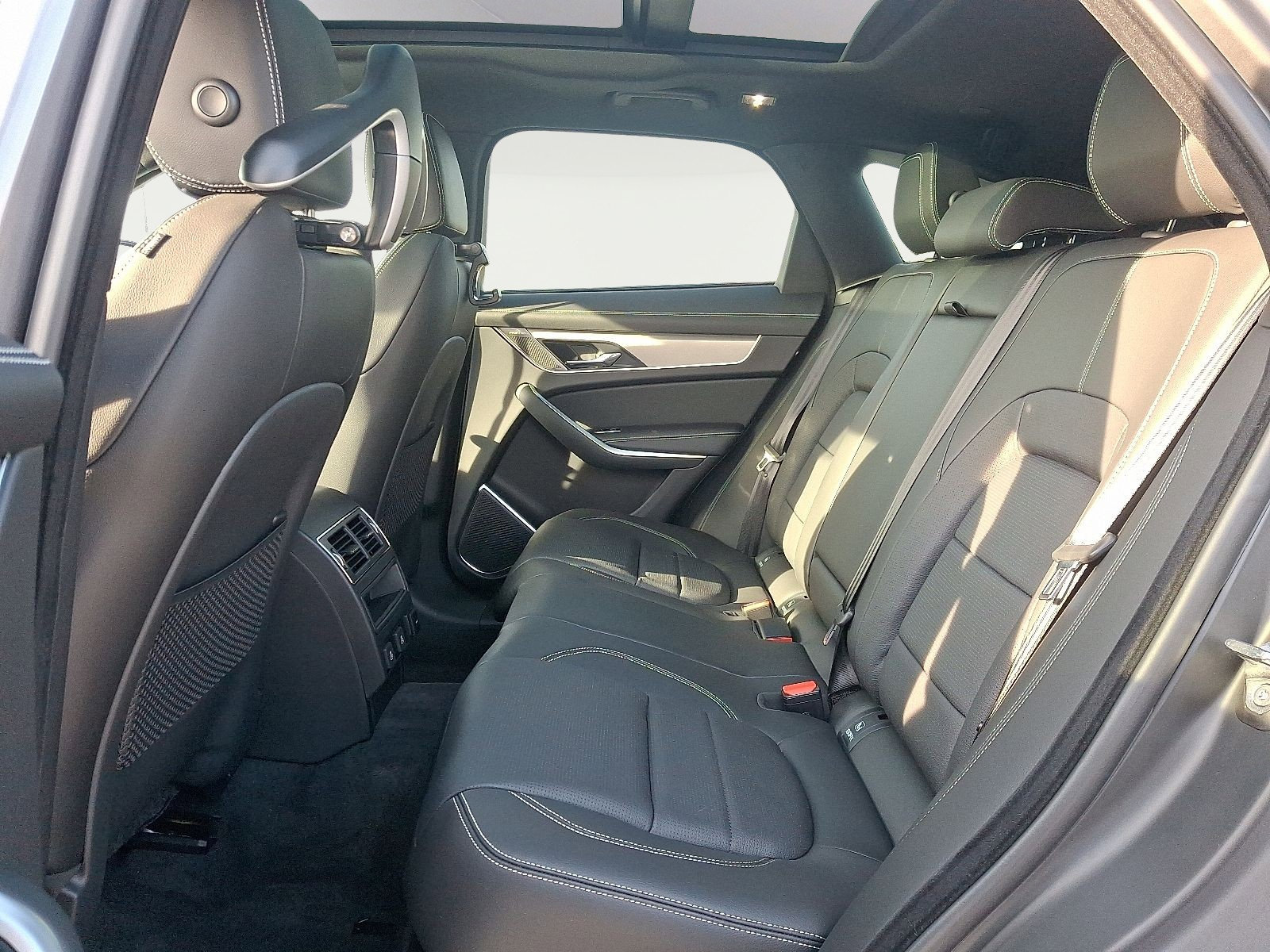 New 2026 Jaguar F-PACE R-Dynamic S image 8