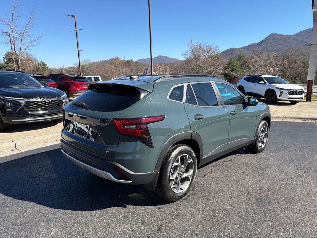 New 2025 Chevrolet Trax LT w/ Driver Confidence Package image 3