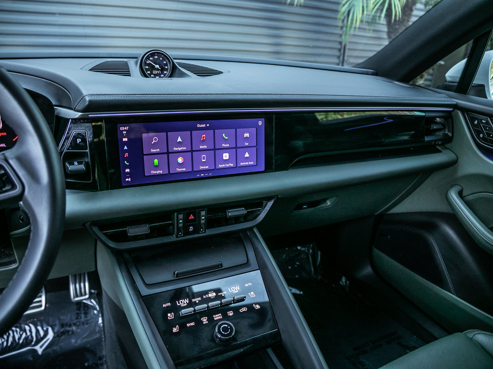 Certified 2025 Porsche Macan 4S Electric AWD/4WD image 20