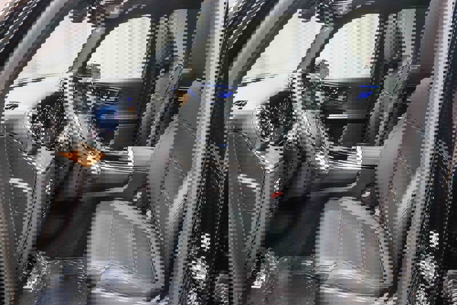 Certified 2025 Mercedes-Benz GLC 300 image 18