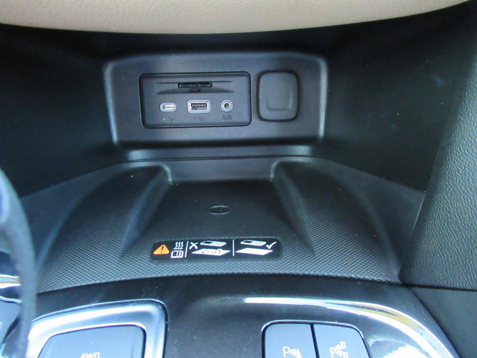 Used 2022 Chevrolet Equinox Premier AWD/4WD image 30