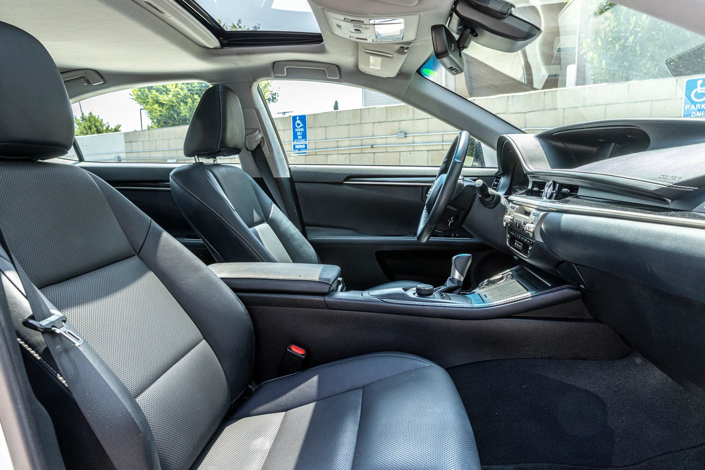 Used 2017 Lexus ES 350 w/ Accessory Package 2 FWD image 26