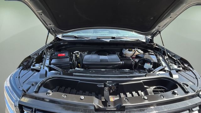 Used 2024 Chevrolet Suburban LT RWD image 32