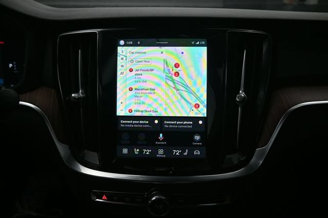 Certified 2025 Volvo S60 B5 Plus AWD/4WD image 11