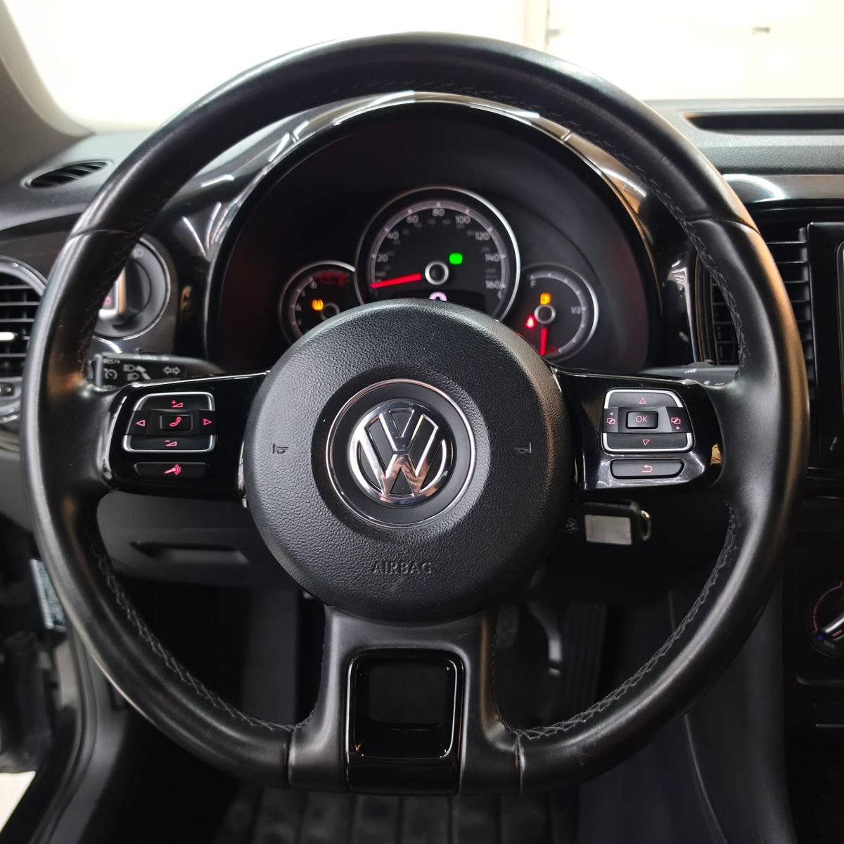 Used 2017 Volkswagen Beetle 1.8T S FWD image 21