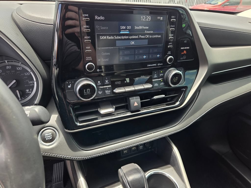 Used 2021 Toyota Highlander XLE FWD image 26