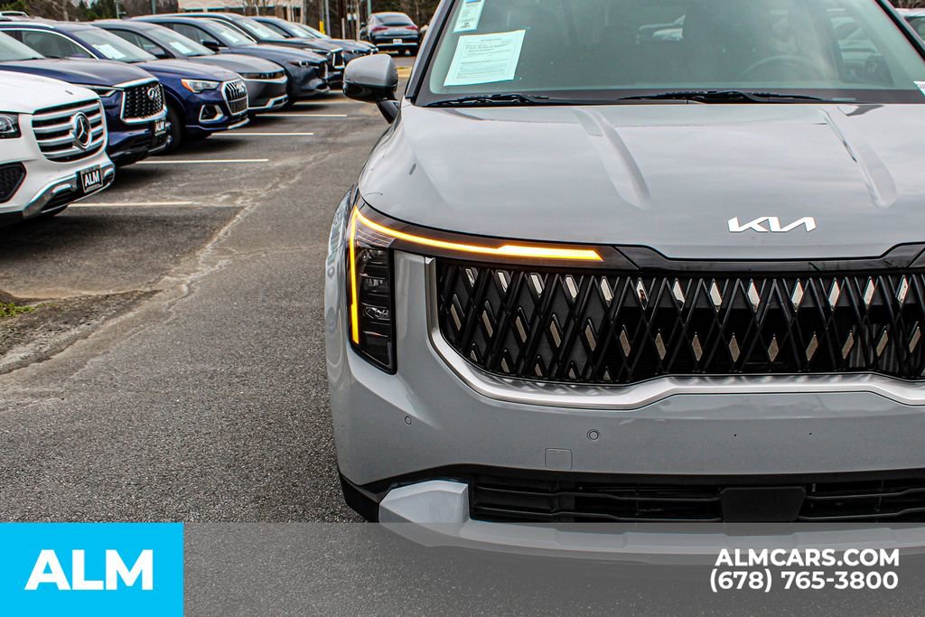 Used 2025 Kia Carnival EX image 12