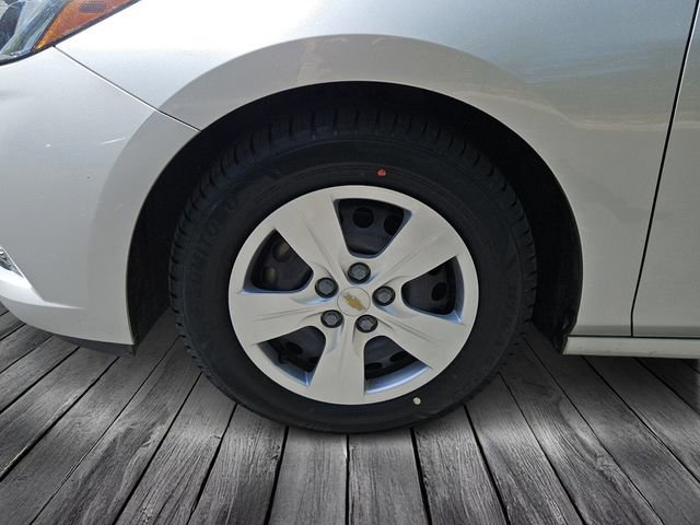 Used 2017 Chevrolet Cruze LS FWD image 9