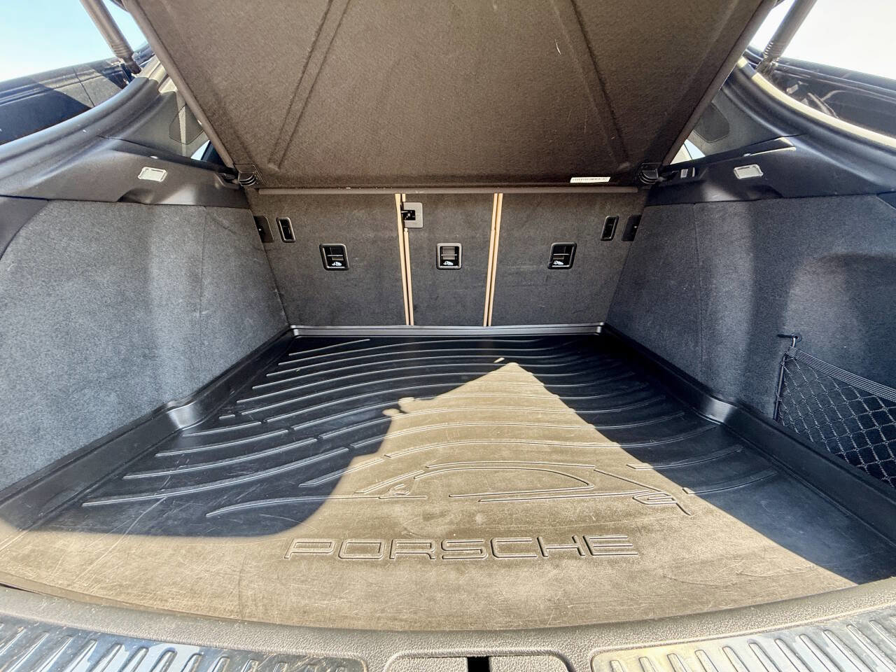 Used 2024 Porsche Macan w/ Premium Plus Package AWD/4WD image 28