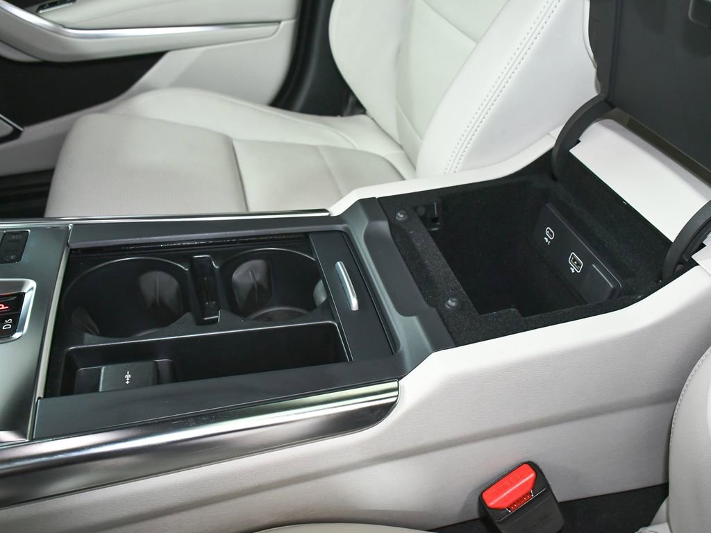 Used 2024 Jaguar XF R-Dynamic SE image 47