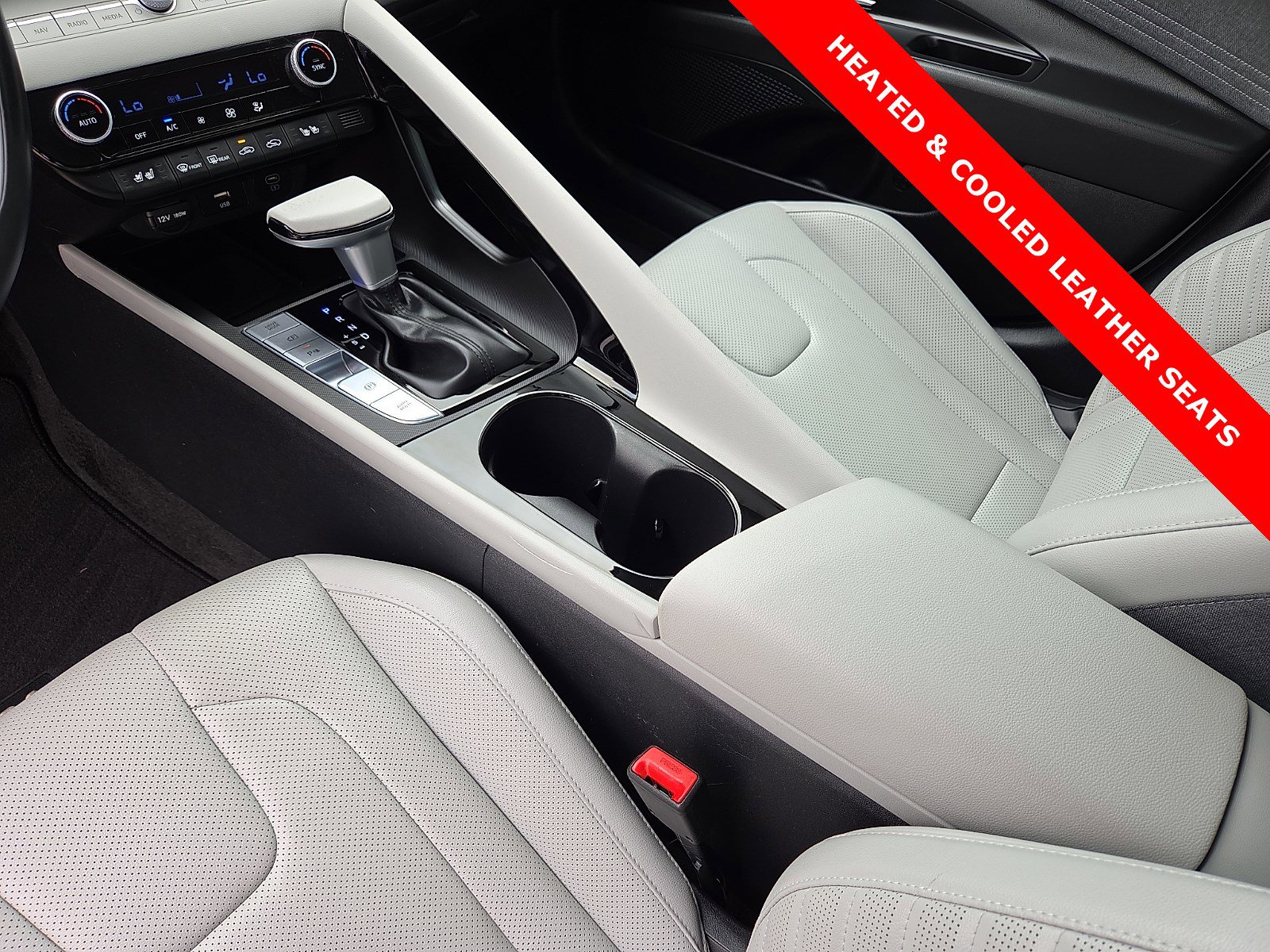 Used 2024 Hyundai Elantra Limited image 25