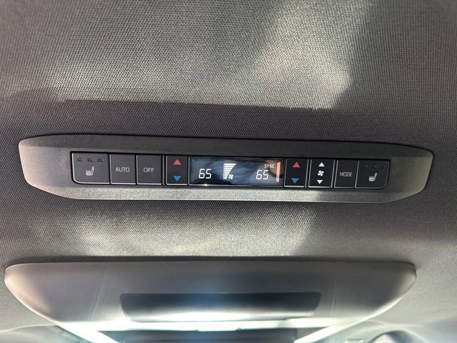 Used 2025 Toyota Sienna Platinum image 24