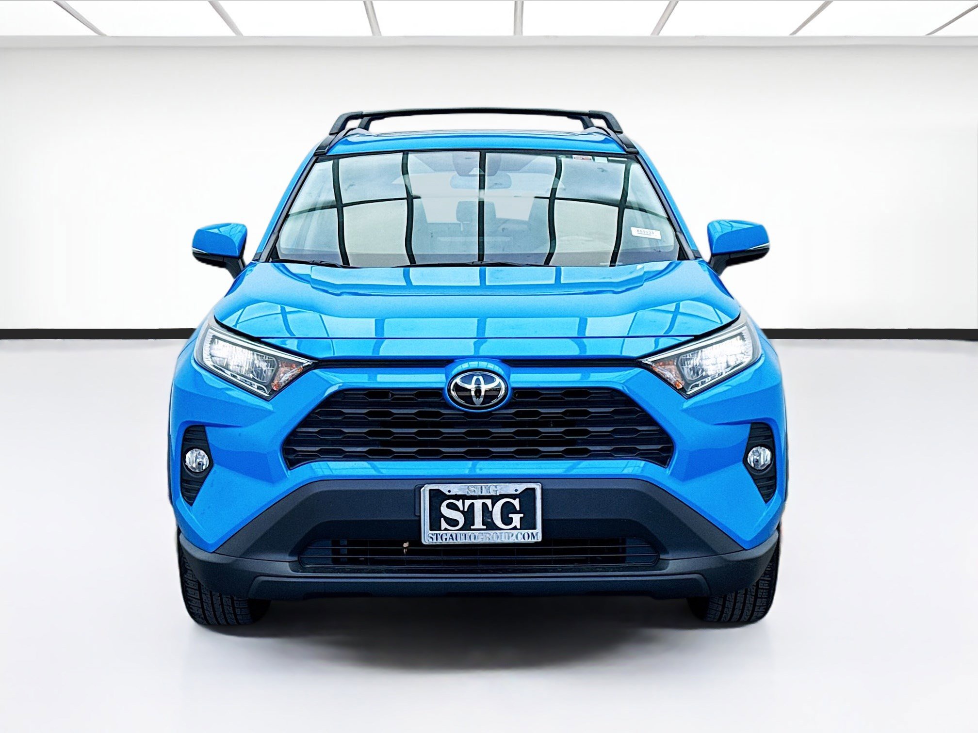 Used 2019 Toyota RAV4 XLE w/ Convenience Package image 2