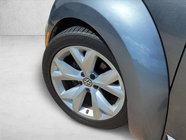 Used 2018 Volkswagen Beetle 2.0T S FWD image 10