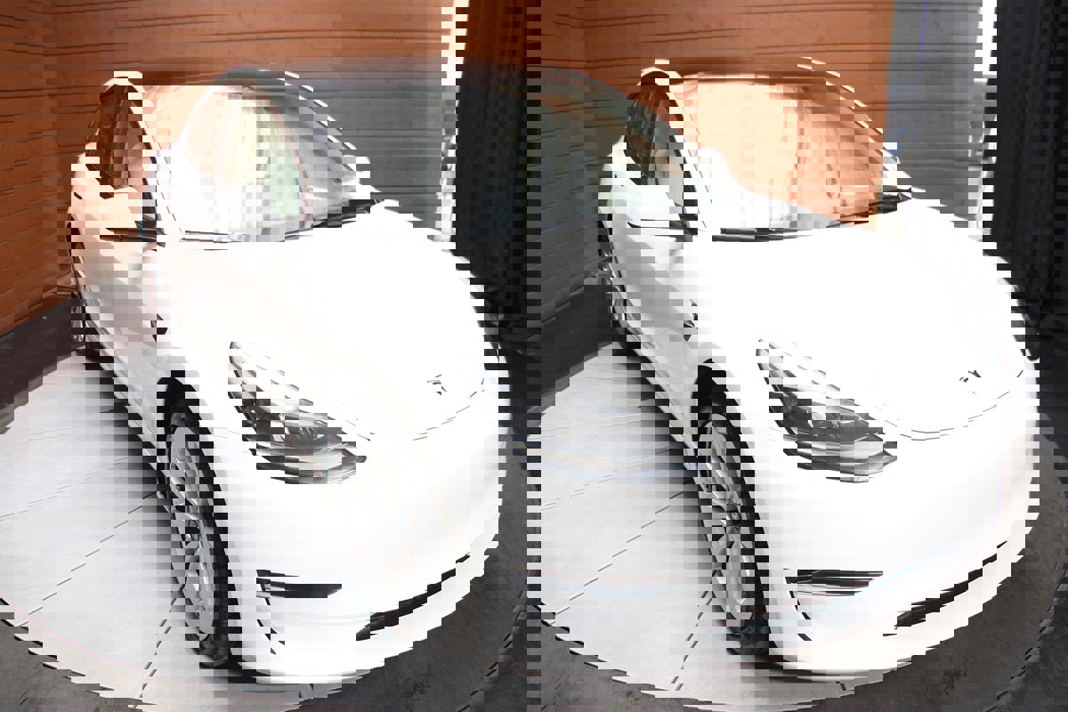 Used 2023 Tesla Model 3 Standard Range image 19