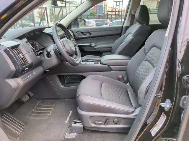 Used 2025 Nissan Pathfinder SV AWD/4WD image 11