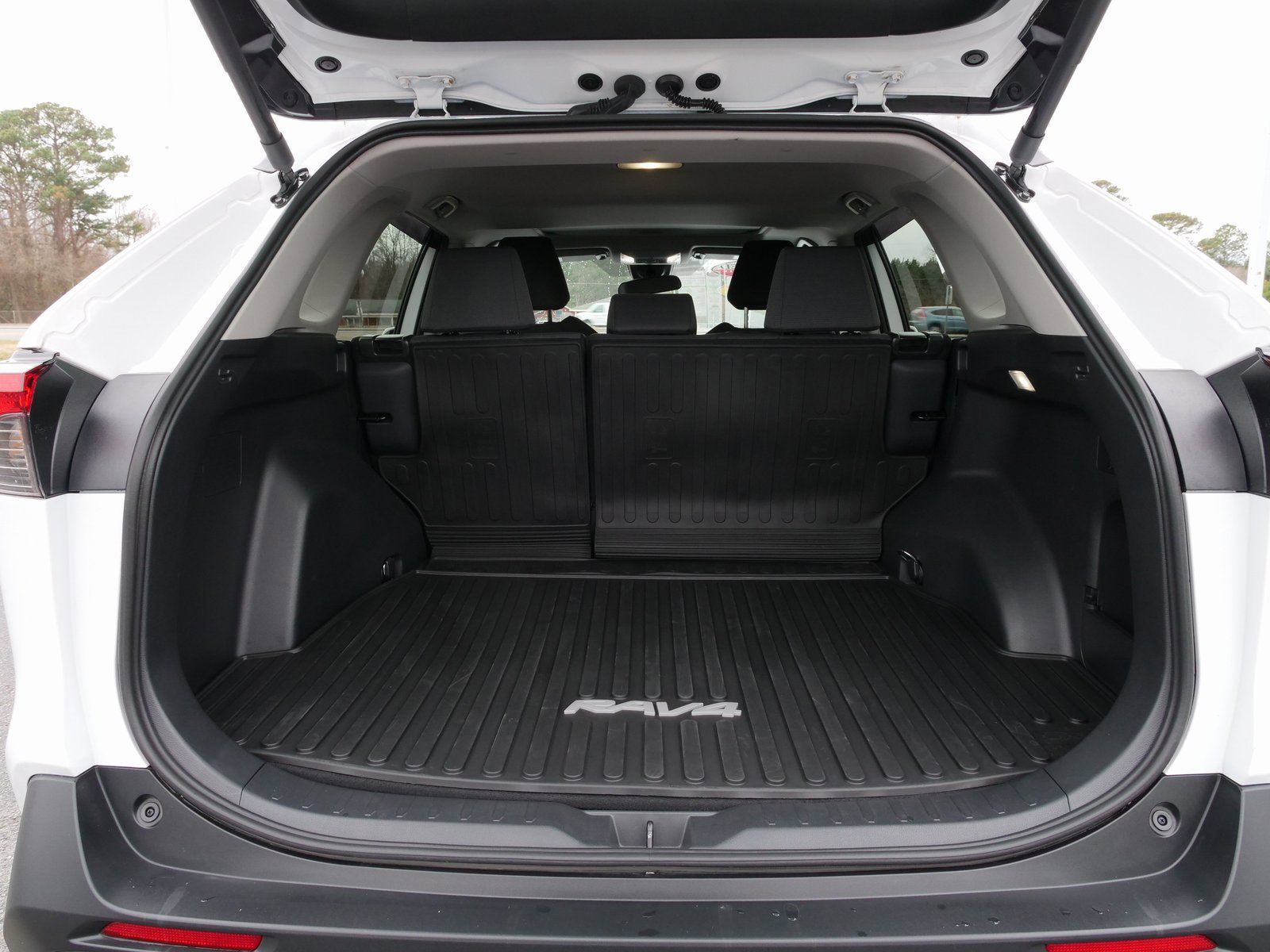 Used 2024 Toyota RAV4 XLE w/ Convenience Package image 13