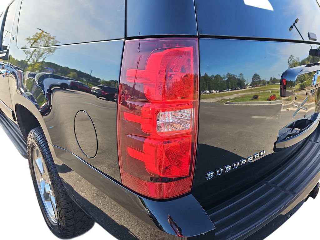 Used 2013 Chevrolet Suburban LT w/ Texas Edition RWD image 31