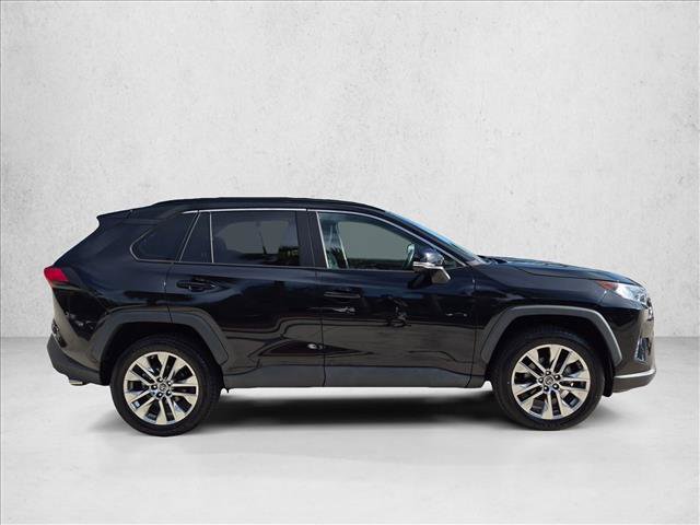 Used 2019 Toyota RAV4 XLE Premium FWD image 4