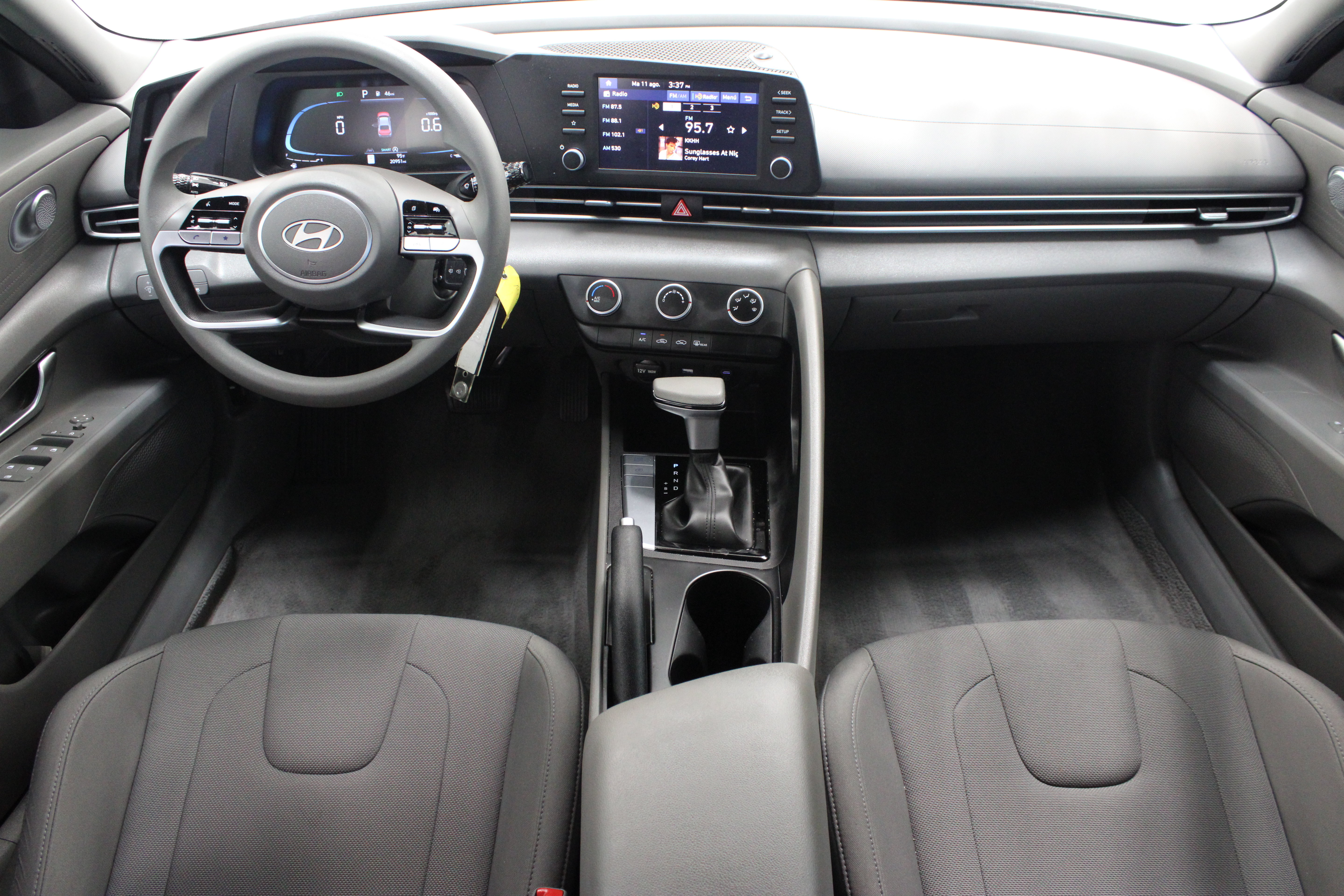 Used 2025 Hyundai Elantra SE FWD image 27