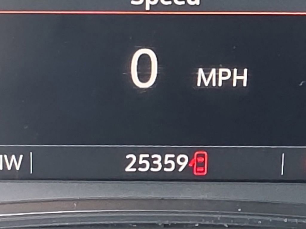 Used 2023 Chevrolet Traverse LT image 11