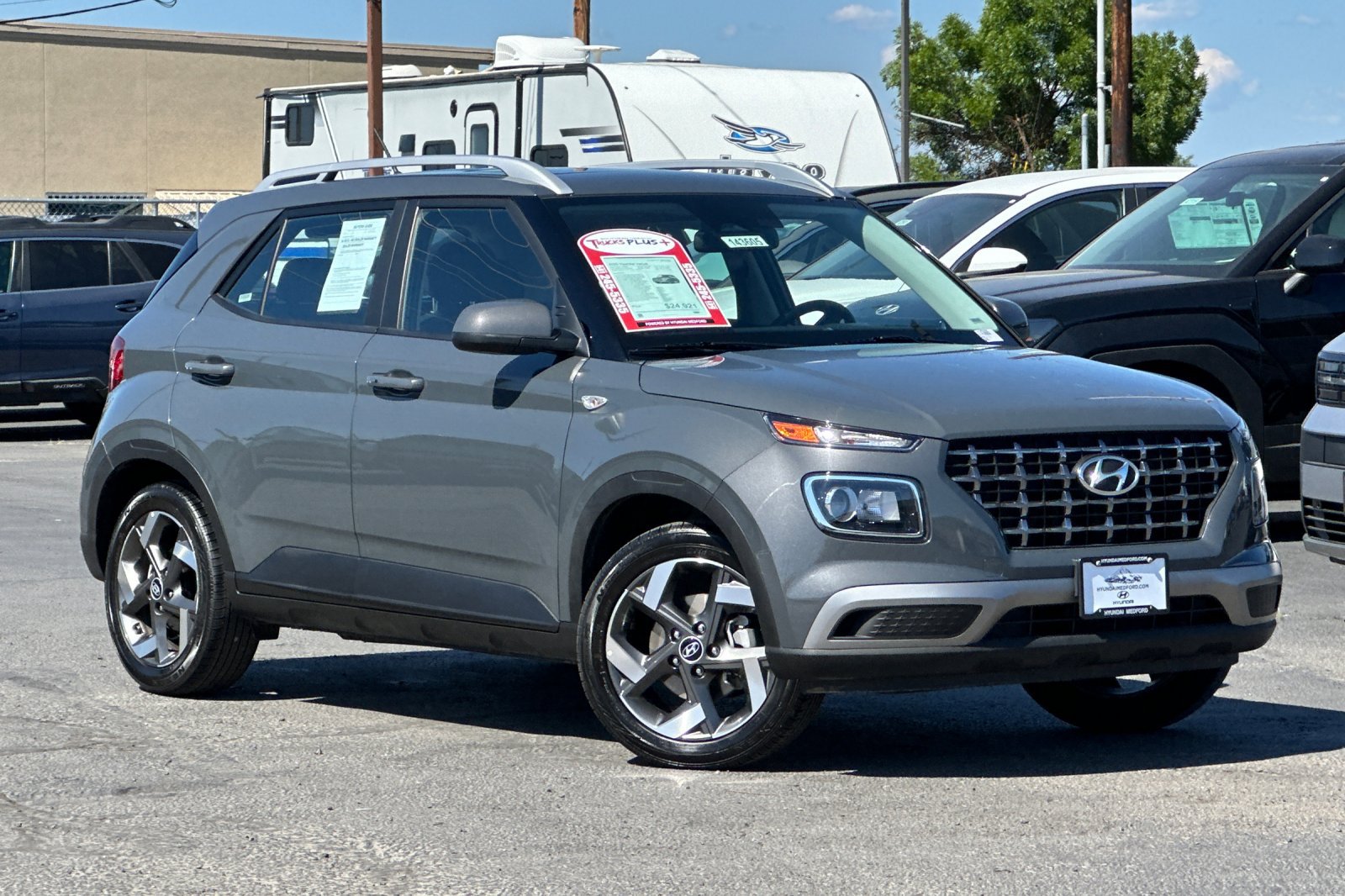 Certified 2025 Hyundai Venue SEL FWD image 2
