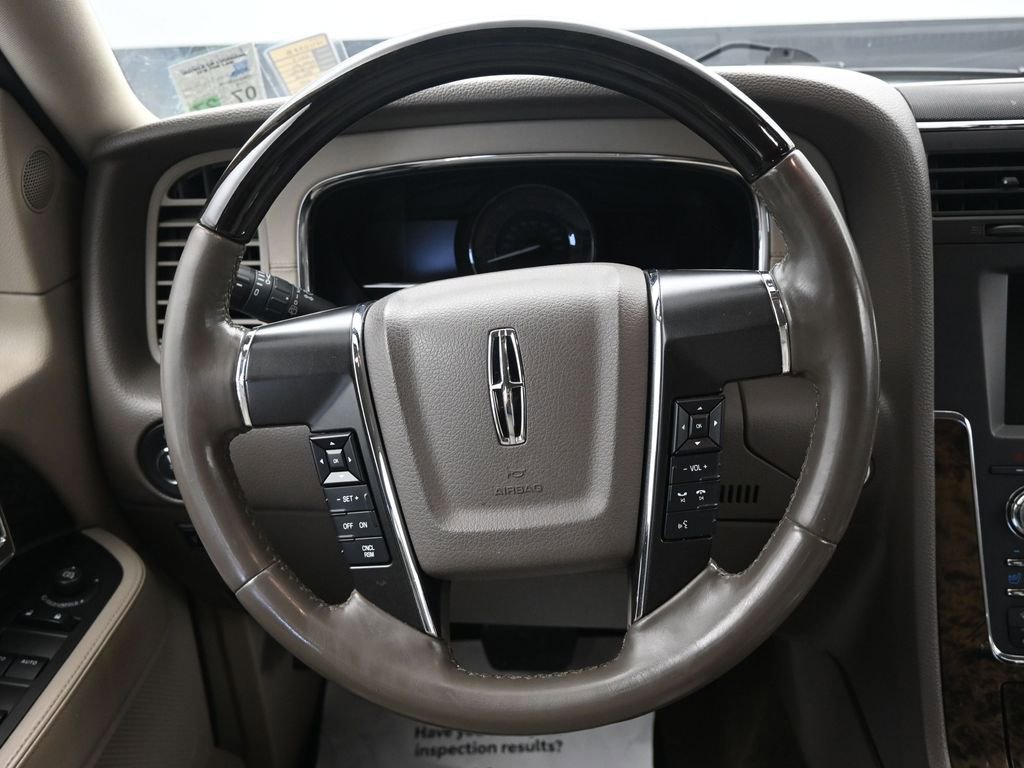 Used 2017 Lincoln Navigator Select image 24