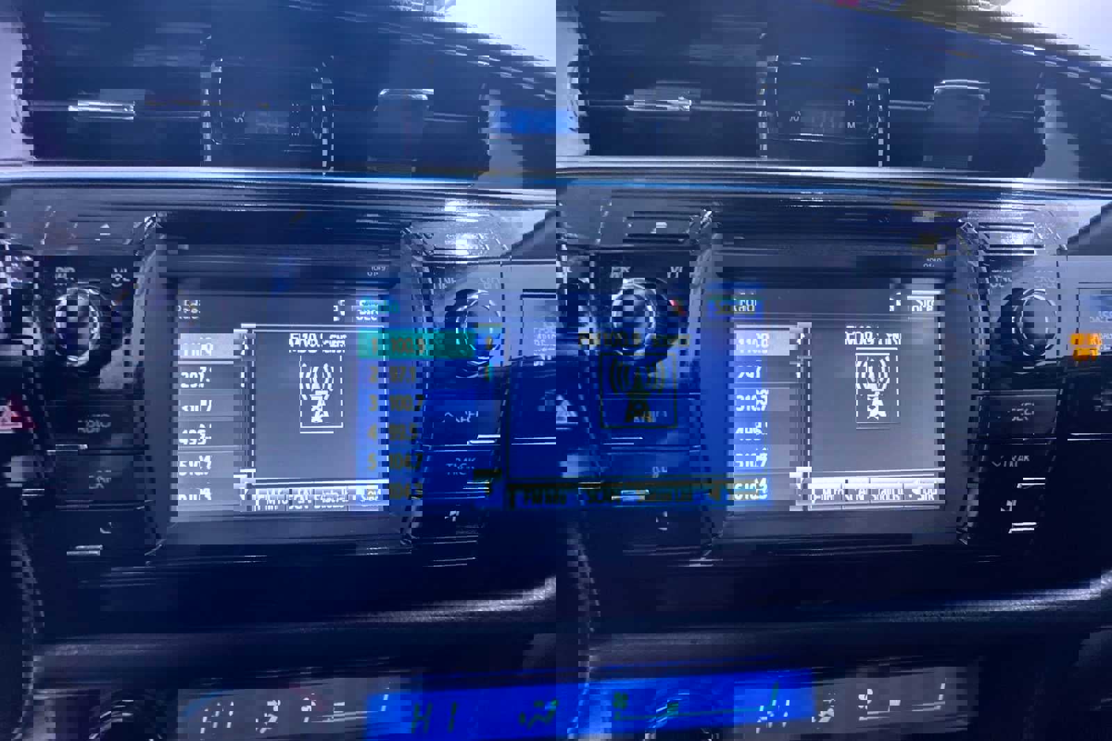 Used 2014 Toyota Corolla S image 25