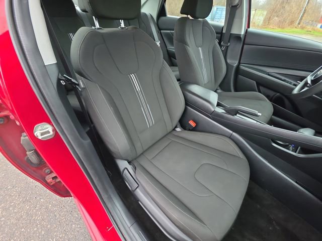 Used 2024 Hyundai Elantra SEL image 25