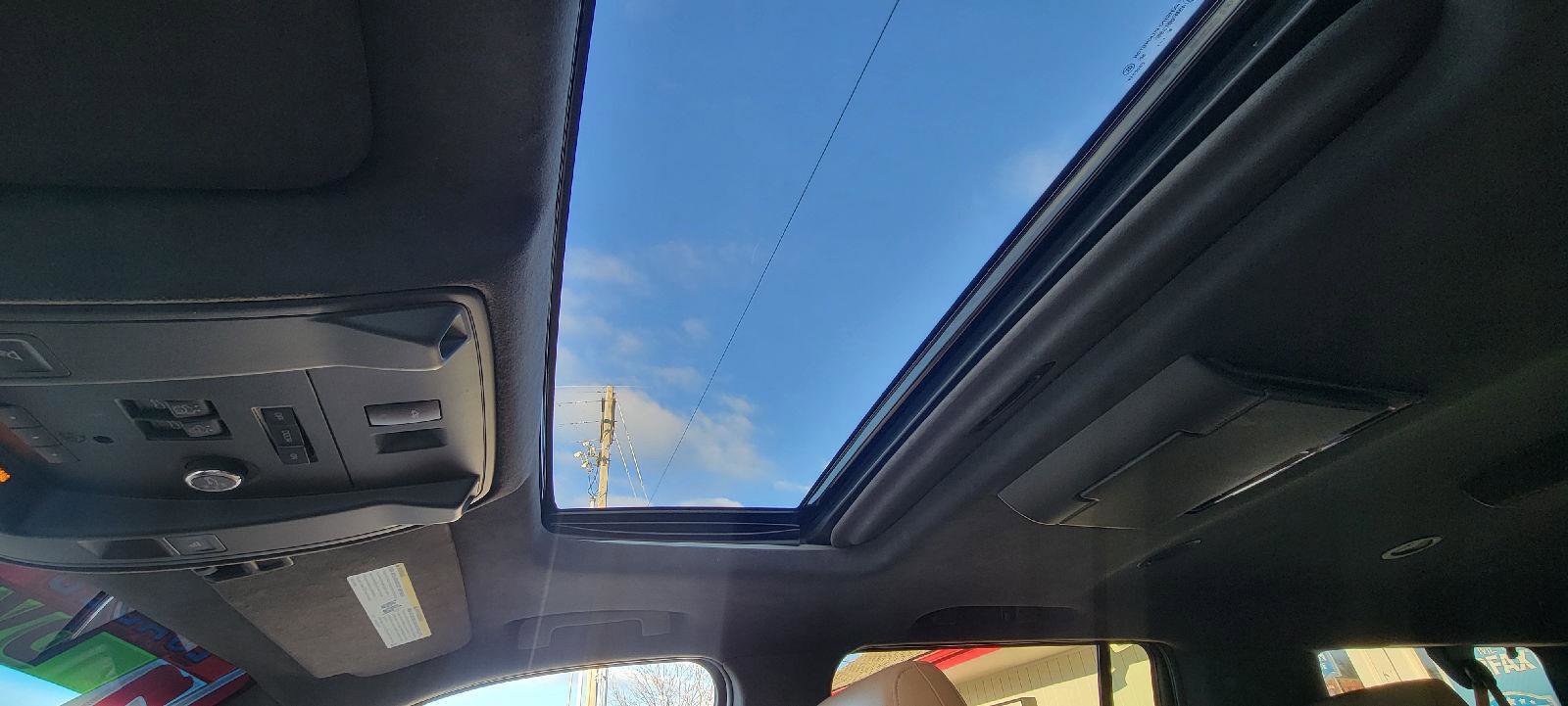 Used 2017 Cadillac Escalade ESV Platinum image 27