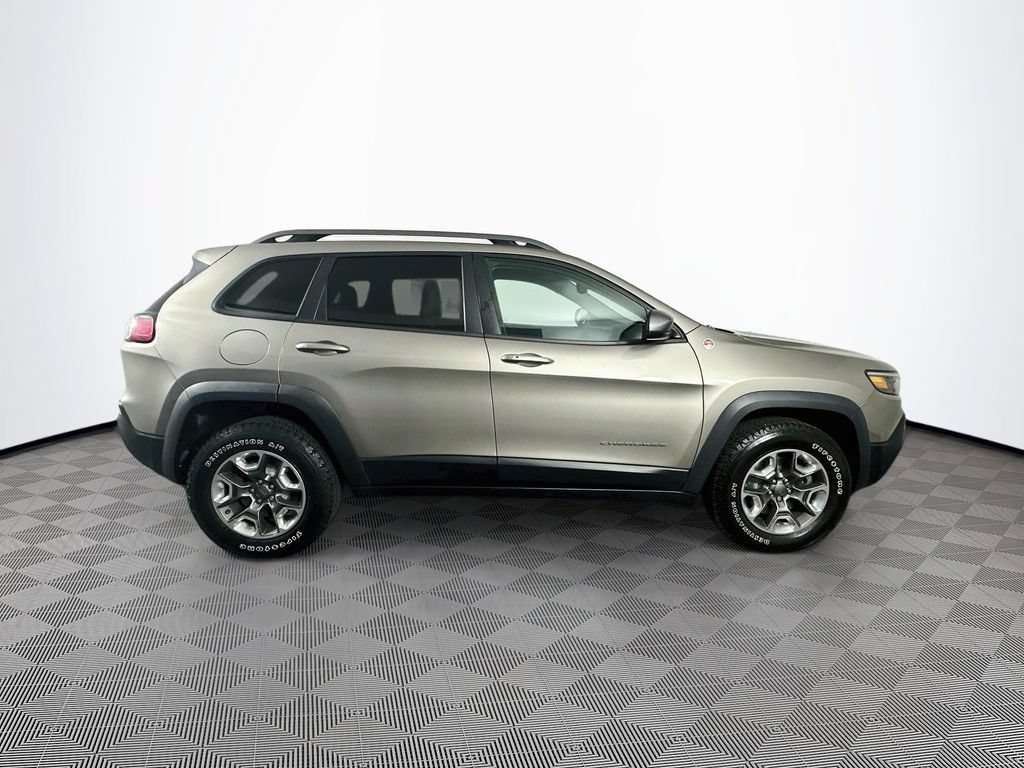 Used 2019 Jeep Cherokee Trailhawk w/ Cold Weather Group AWD/4WD image 11