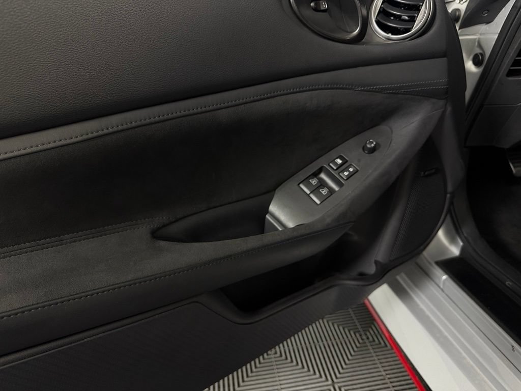 Used 2025 Nissan Z NISMO w/ Floor Mat Package RWD image 25