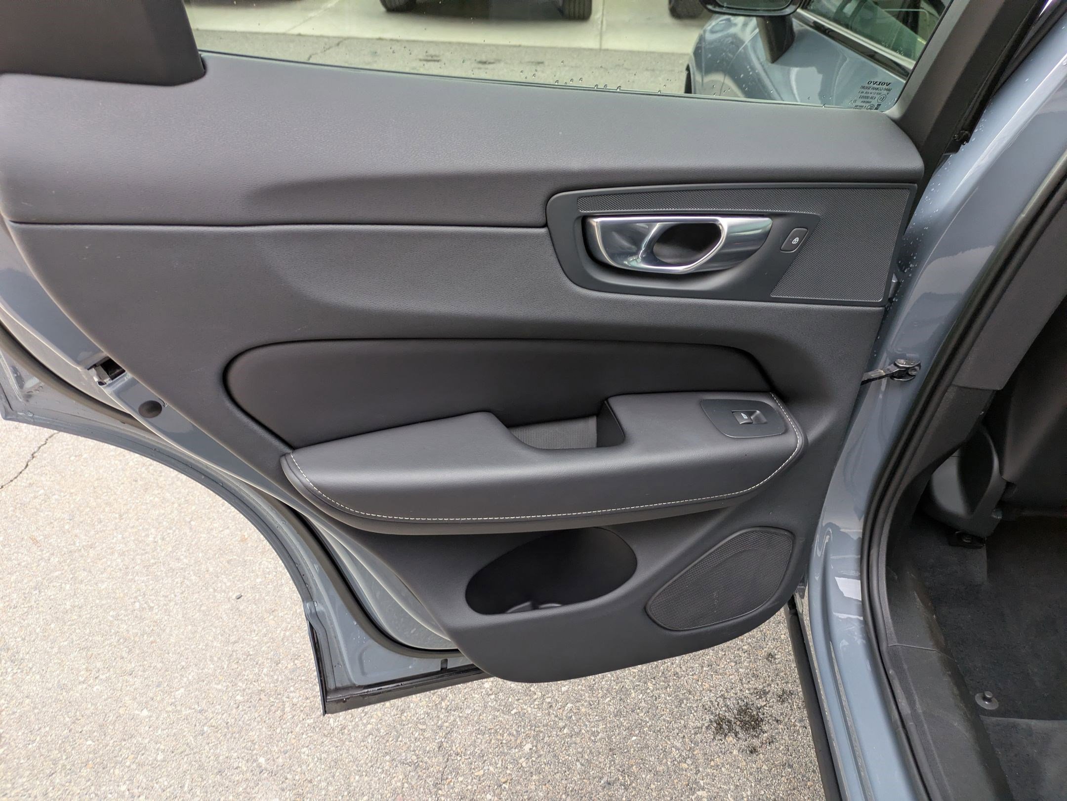 Certified 2023 Volvo XC60 B6 Ultimate w/ Protection Package Premier image 30