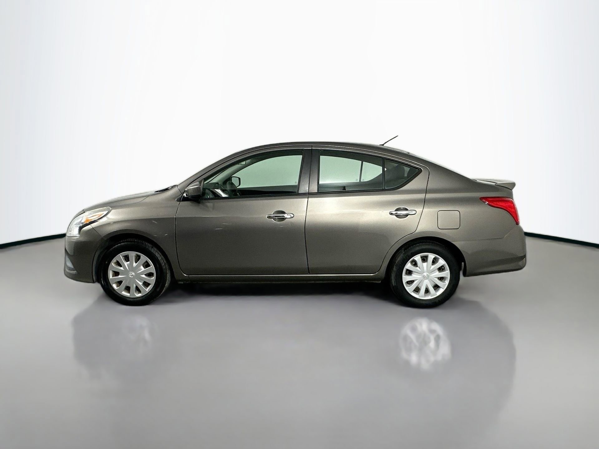 Used 2015 Nissan Versa SV image 10