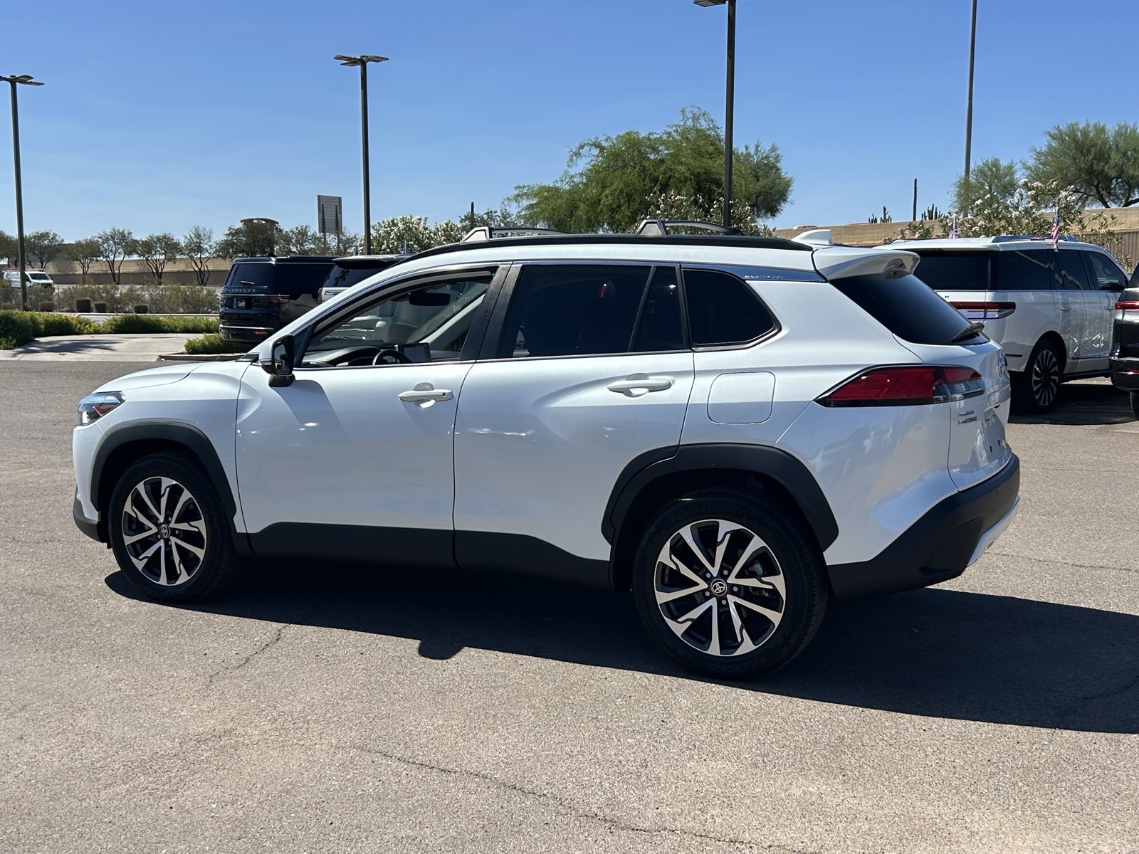 Used 2022 Toyota Corolla Cross XLE AWD/4WD image 3