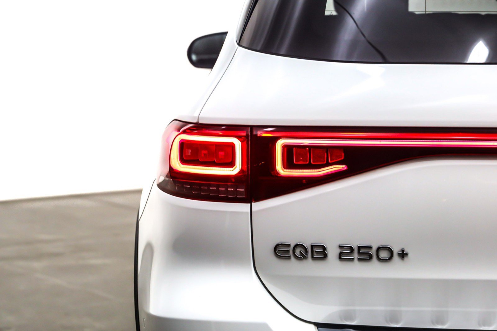 Used 2023 Mercedes-Benz EQB 250+ image 16