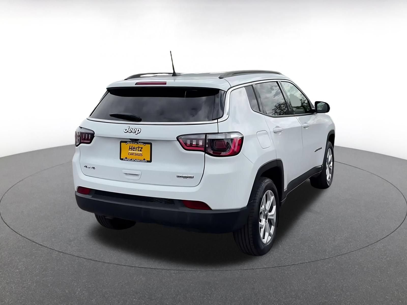Used 2025 Jeep Compass Latitude AWD/4WD image 14