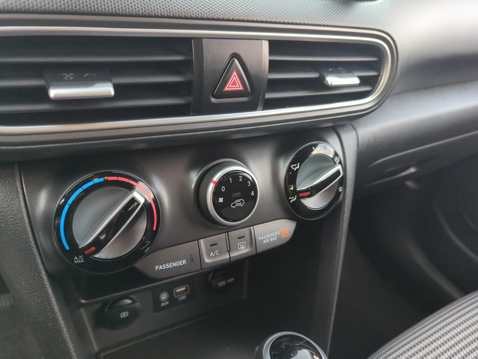 Used 2020 Hyundai Kona SE image 12