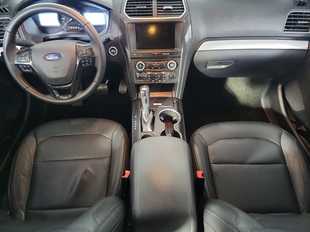 Used 2017 Ford Explorer XLT w/ Equipment Group 202A FWD image 14