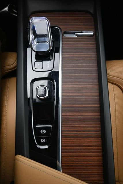 Used 2023 Volvo XC60 B6 Ultimate w/ Climate Package image 10